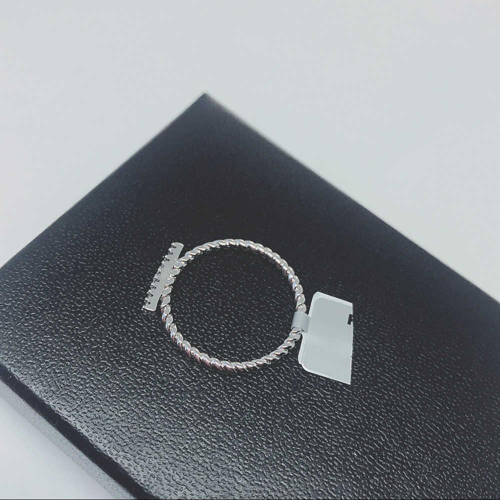 925 Sterling Silver Cubic Zirconia Ring - Picture 4 of 7